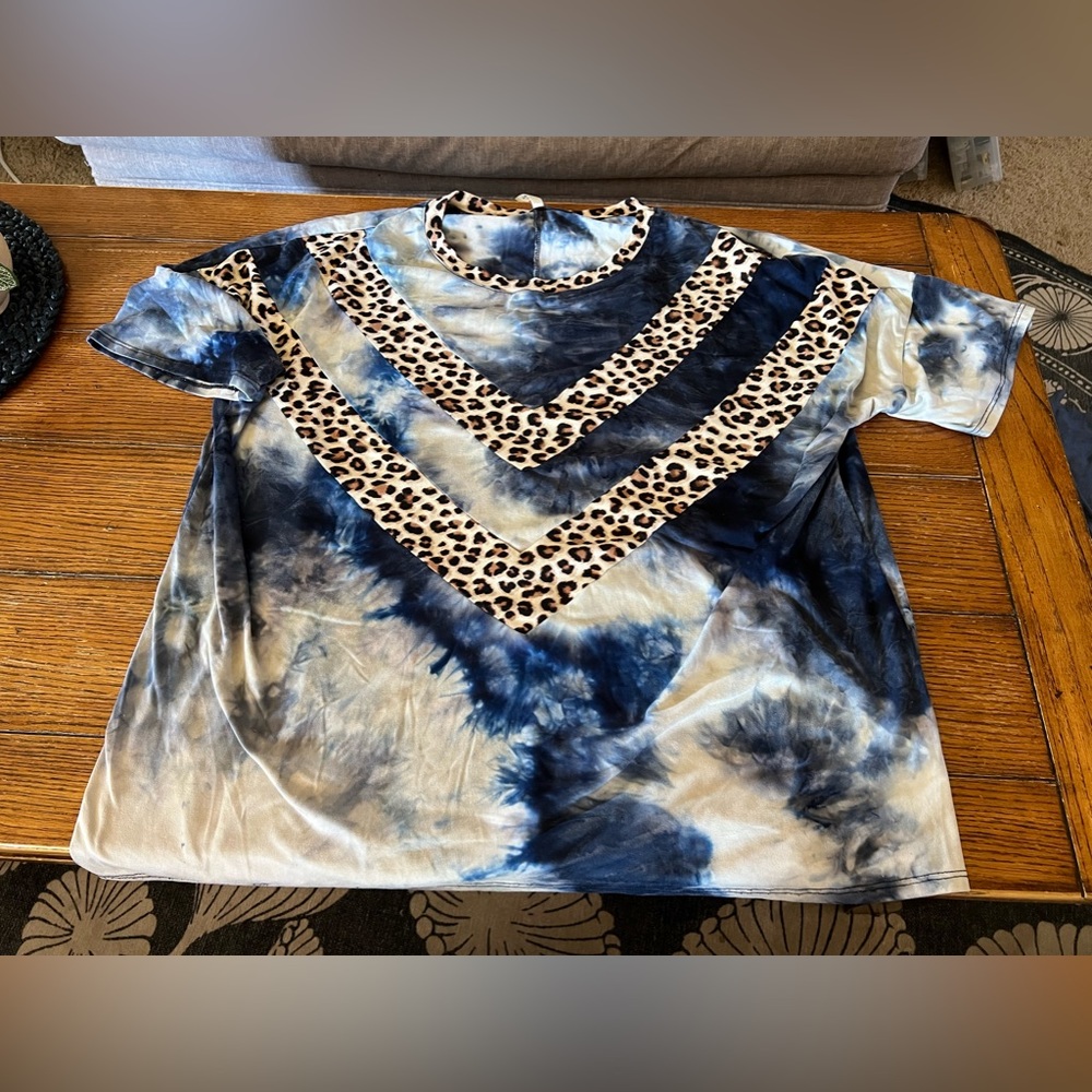 Chic Soul tie dye leopard top size 1X